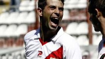 <b>GOLEADOR. </b>Coke celebra el gol que marcó el domingo al Numancia.