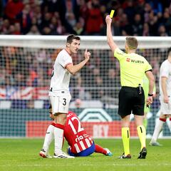 Vivian se resiente de su contusión en el empeine derecho