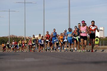 Cerca de un centenar de deportistas acudieron a su cita anual con el asfalto de Navalcarnero, participando en la segunda edición de su duatlón de carretera. 