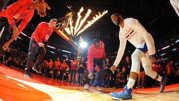 LOS ANGELES, CA - NOVEMBER 22: Chris Paul #3 of the Los Angeles Clippers is introduced before the game against the Toronto Raptors on November 22, 2015 at STAPLES Center in Los Angeles, California. NOTE TO USER: User expressly acknowledges and agrees that, by downloading and/or using this Photograph, user is consenting to the terms and conditions of the Getty Images License Agreement. Mandatory Copyright Notice: Copyright 2015 NBAE (Photo by Andrew D. Bernstein/NBAE via Getty Images)