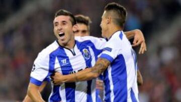 Héctor Herrera celebra su anotación