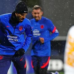 El Atleti, sin João, pero con 'Grizi' y Suárez en punta ante el Milan