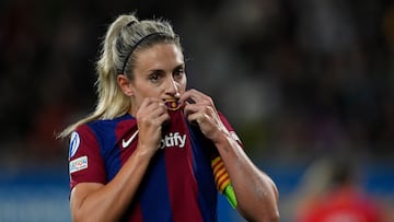 BARCELONA, 14/11/2023.- La delantera del Barcelona Alexia Putellas celebra tras marcar el 1-0 durante el partido de Liga de Campeones Femenina entre el FC Barcelona y SL Benfica, este martes en el Estadio Johan Cruyff en Barcelona. EFE/ Alejandro García