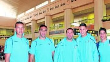 <b>PIÑA MALAGUISTA. </b>De izquierda a derecha, Baha, Jesús Gámez, Apoño, Iván González, Jurado y Xavi Torres, poco antes de salir.