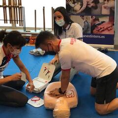 La élite del kárate español
recibe una clase de protección