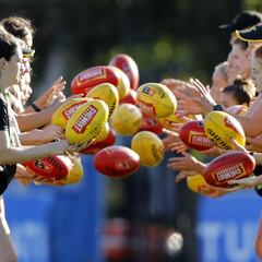 Juegos malabares con balones de rugby