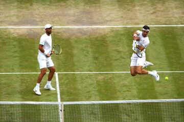 Los colombianos Robert Farah y Juan Sebastián Cabal se coronaron campeones de Wimbledon tras vencer a Mahut y Vasselin por 6-7, 7-6, 7-6, 6-7 y 6-3.