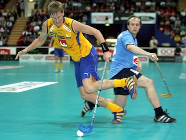 Llegó a Europa a finales de los años 60 a través de estudiantes suecos de intercambio en EEUU, que lo introdujeron en su país. Pero no será hasta 1981 cuando se constituya la primera federación de floorball en Suecia.