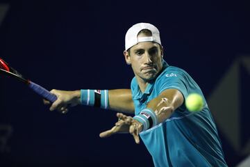 John Isner se alista para utilizar su poderosa derecha