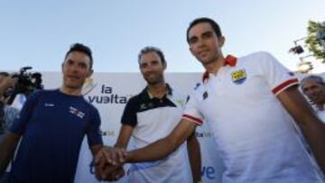 EL TRIDENTE ESPAÑOL. Purito Rodríguez posa en un acto de ayer en Jerez de la Frontera con Alejandro Valverde y Alberto Contador.