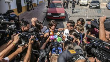 Familiares y amigos ya velan el cuerpo de Ángel Nieto en Ibiza