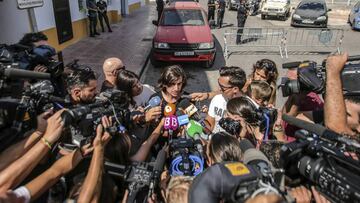 Familiares y amigos ya velan el cuerpo de Ángel Nieto en Ibiza