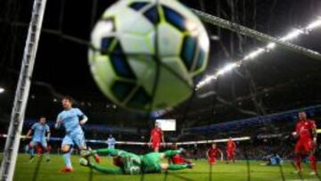 Manchester City sufri&oacute; hasta el final para superar a Leicester.