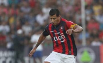 Carlos Bonet: El ex seleccionado paraguayo es uno de los más experimentados de Cerro Porteño. Su fiereza es conocida en el continente.