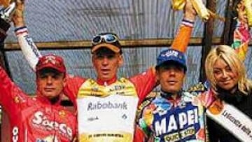 <b>PODIO 2002.</B> Óscar Freire (derecha) compartió el último cajón con Boogerd (centro) y Di Luca.