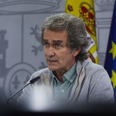 Fernando Simón sonríe con la última propuesta de Ayuso