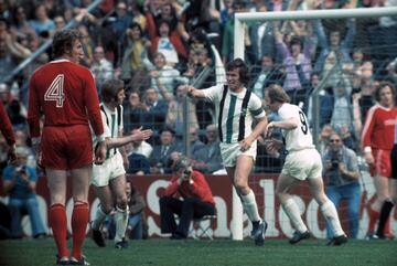 Borussia Mönchengladbach (5 Bundesligas, 1969/70, 1970/71, 1974/75, 1975/76, 1976/77)