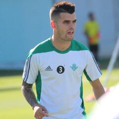 Álex Martínez, novedad para Poyet en el entrenamiento