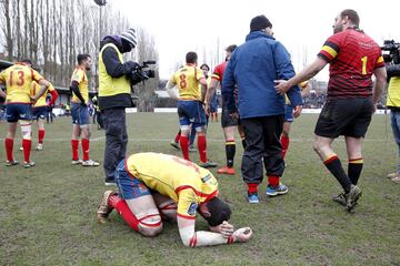 Un pésimo arbitraje provoca una bronca y el Mundial se aleja