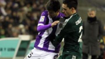 PRESIONANDO. Callejón, defendiendo a Bueno en Valladolid.