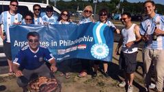 Argentinos arman una barbacoa en el parking del Gillette Stadium