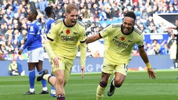 Smith-Rowe y Aubameyang celebran el segundo gol del Arsenal.