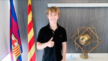 Adrian Simon Gill en La Masia