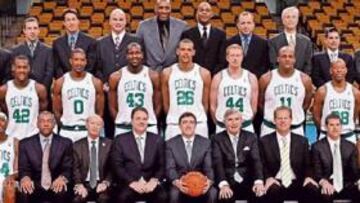 <b>UN EQUIPO HISTÓRICO. </b>La plantilla de los Boston Celtics, con Doc Rivers a la cabeza.