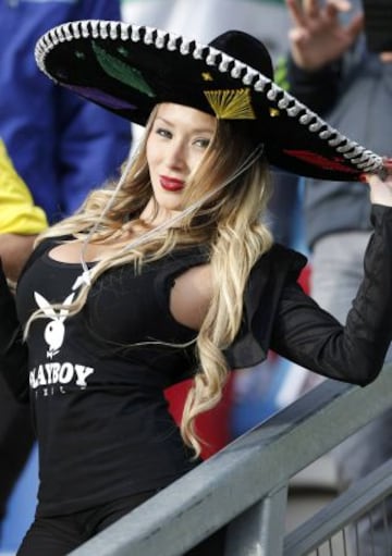 La Playboy chilena Daniella Chávez también estuvo en el partido.