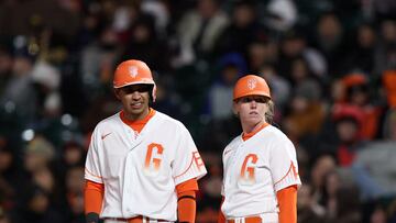 Nakken, coach de los Giants, hizo historia en las Grandes Ligas al ser la primera mujer entrenadora en aparecer en el diamante.