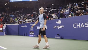 New York (United States), 02/09/2021.- Diego Schwartzman of Argentina walks off court after play was suspended due to rain blowing in under the roof at Louis Armstrong Stadium during his match against Kevin Anderson of South Africa on the third day of the