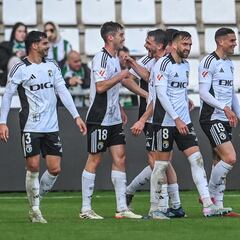 Aprobados y suspensos: El Burgos hace vibrar a su afición en su mejor partido en El Plantío