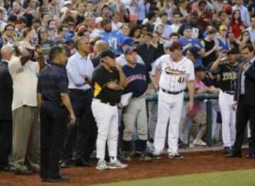 Barack Obama es un gran aficionado al béisbol y presenció el partido anual entre congresistas demócratas y republicanos en junio de 2015.