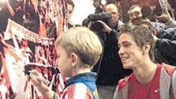 <b>UN ÍDOLO PARA LOS NIÑOS. </b>Torres tiene un enorme tirón entre los más pequeños y el Ayuntamiento lo ha tenido muy en cuenta al elegirle.