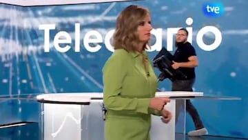 El error viral de TVE que ha paralizado el Telediario en pleno directo: “Habrá ido al baño”