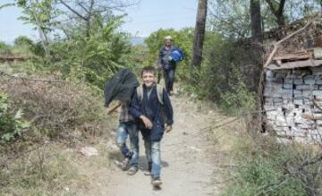 Miles de refugiados han cruzado la frontera entre Macedonia y Serbia con destino a Europa occidental. Macedonia ha sido uno de los países que se han visto desbordados por la afluencia de refugiados procedentes de Siria, Irak o Afganistán.