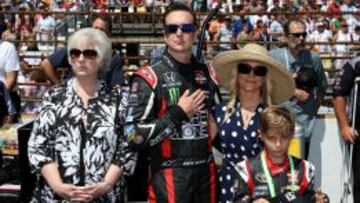 Kurt Busch y su expareja, Patricia Driscoll, antes de una edici&oacute;n de la Indy 500.