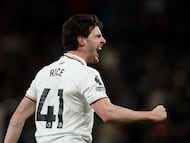 Soccer Football - Premier League - AFC Bournemouth v Arsenal - Vitality Stadium, Bournemouth, Britain - January 3, 2026 Arsenal's Declan Rice celebrates scoring their third goal REUTERS/Toby Melville EDITORIAL USE ONLY. NO USE WITH UNAUTHORIZED AUDIO, VIDEO, DATA, FIXTURE LISTS, CLUB/LEAGUE LOGOS OR 'LIVE' SERVICES. ONLINE IN-MATCH USE LIMITED TO 120 IMAGES, NO VIDEO EMULATION. NO USE IN BETTING, GAMES OR SINGLE CLUB/LEAGUE/PLAYER PUBLICATIONS. PLEASE CONTACT YOUR ACCOUNT REPRESENTATIVE FOR FURTHER DETAILS..