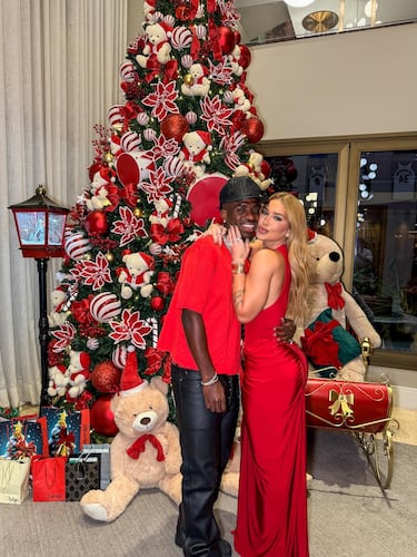 Virginia Fonseca, su actual pareja sentimental estuvo acompañando al jugador brasileño en todo momento.