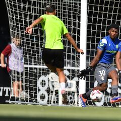 Jhafets y Nono, por un puesto bajo palos