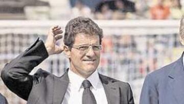 <b>CEGADOS. </b>De izquierda a derecha, Luciano Moggi, Fabio Capello y Antonio Giraudo, el pasado domingo en el estadio Delle Alpi de Turín.
