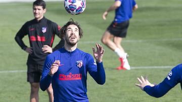 Vrsaljko con el bal&oacute;n de la Champions. 