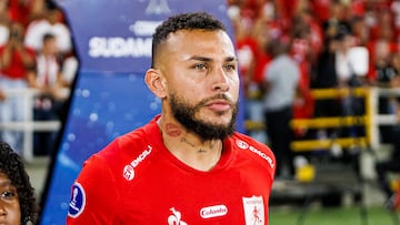 SANTIAGO DE CALI, COLOMBIA - APRIL 8: Duvan Vergara of America de Cali enter the field during a Copa CONMEBOL Sudamericana 2025 match between America and Corinthians at Estadio Olimpico Pascual Guerrero on April 8, 2025 in Santiago de Cali, Colombia. (Photo by Mauricio Duque/Eurasia Sport Images/Getty Images)
