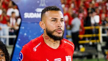 SANTIAGO DE CALI, COLOMBIA - APRIL 8: Duvan Vergara of America de Cali enter the field during a Copa CONMEBOL Sudamericana 2025 match between America and Corinthians at Estadio Olimpico Pascual Guerrero on April 8, 2025 in Santiago de Cali, Colombia. (Photo by Mauricio Duque/Eurasia Sport Images/Getty Images)