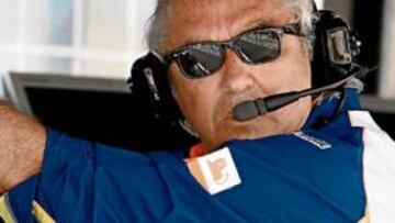 <b>POR SI ACASO. </b>Briatore no quiere que nadie le meta el dedo en el ojo si el título lo gana Hamilton.