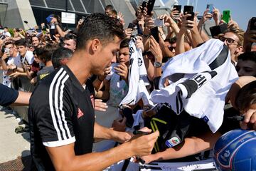 El delantero portugués de la Juventus de Turín ha vuelto a los entrenamientos con el club italiano tras unas vacaciones junto a su familia y amigos.

