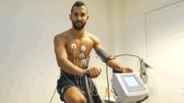 Martín Montoya en el reconocimiento médico con el Inter