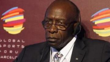 Un vicepresidente de la FIFA propone expulsiones temporales para quienes simulen penalti