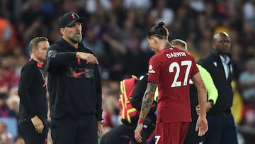 Jürgen Klopp y Darwin Núñez, entrenador y jugador del Liverpool, durante un partido.