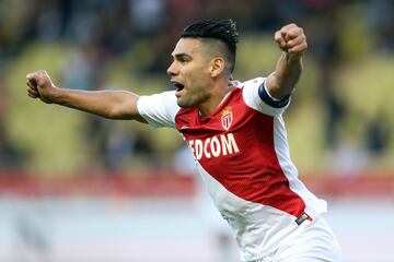 Falcao joined River in 2001 and scored 45 times in 111 games over five seasons for the senior side. In 2009, he was sold to Porto for just under 4 million euros.